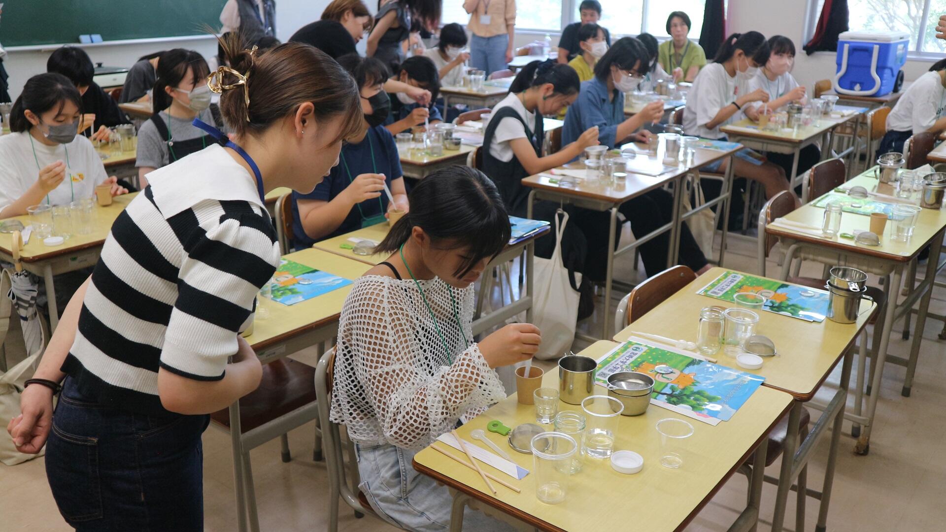 香りの化学：ハーブで芳香剤をつくろう！